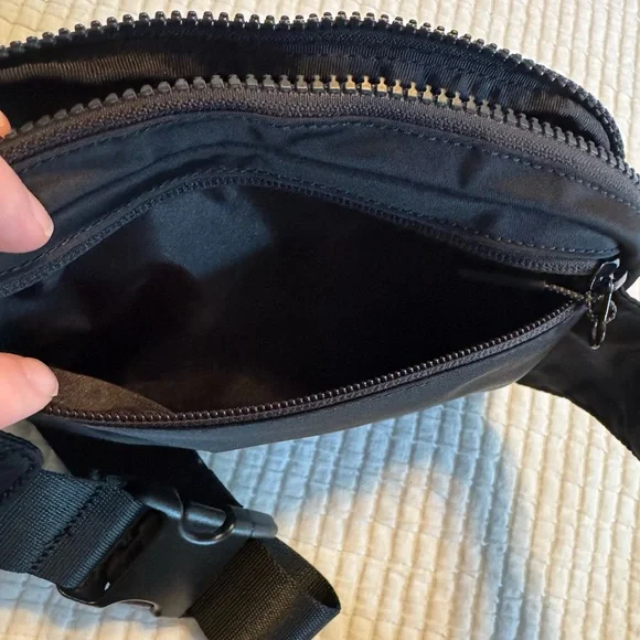 lululemon Everywhere Belt Bag Large 2L - Picture 7 of 10